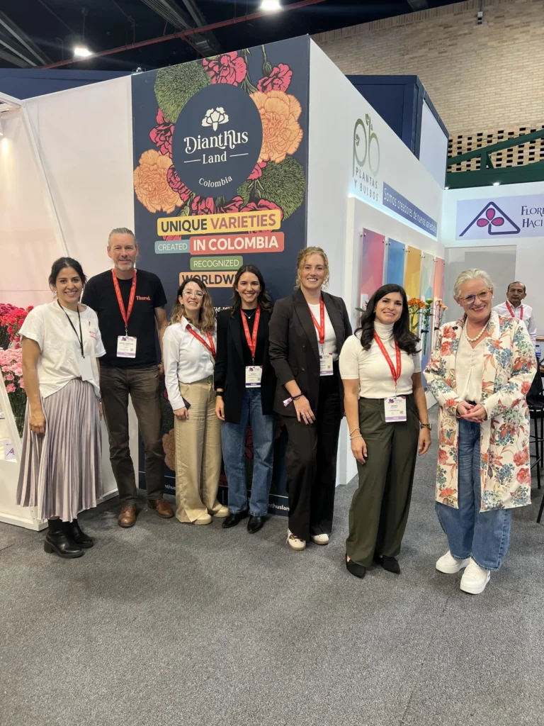 Dianthus Land team celebrating Colombian floriculture at Proflora 2025